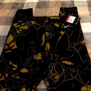 Ladies New With Tags Nike One Leggings